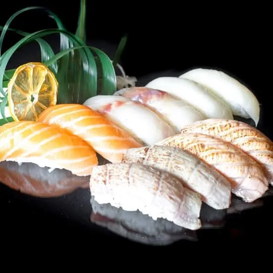 10 nigiri sortido
